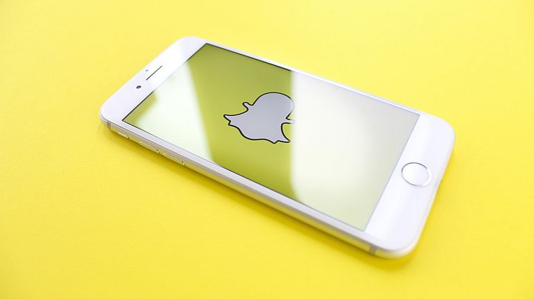 Titelmotiv: Alles rund um den Snapchat-Chat! - Unser Guide