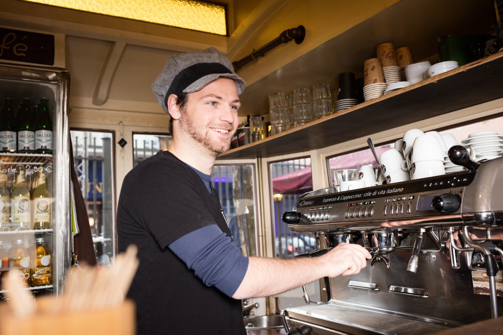 Tramcafé: Bei der Arbeit, Kaffee